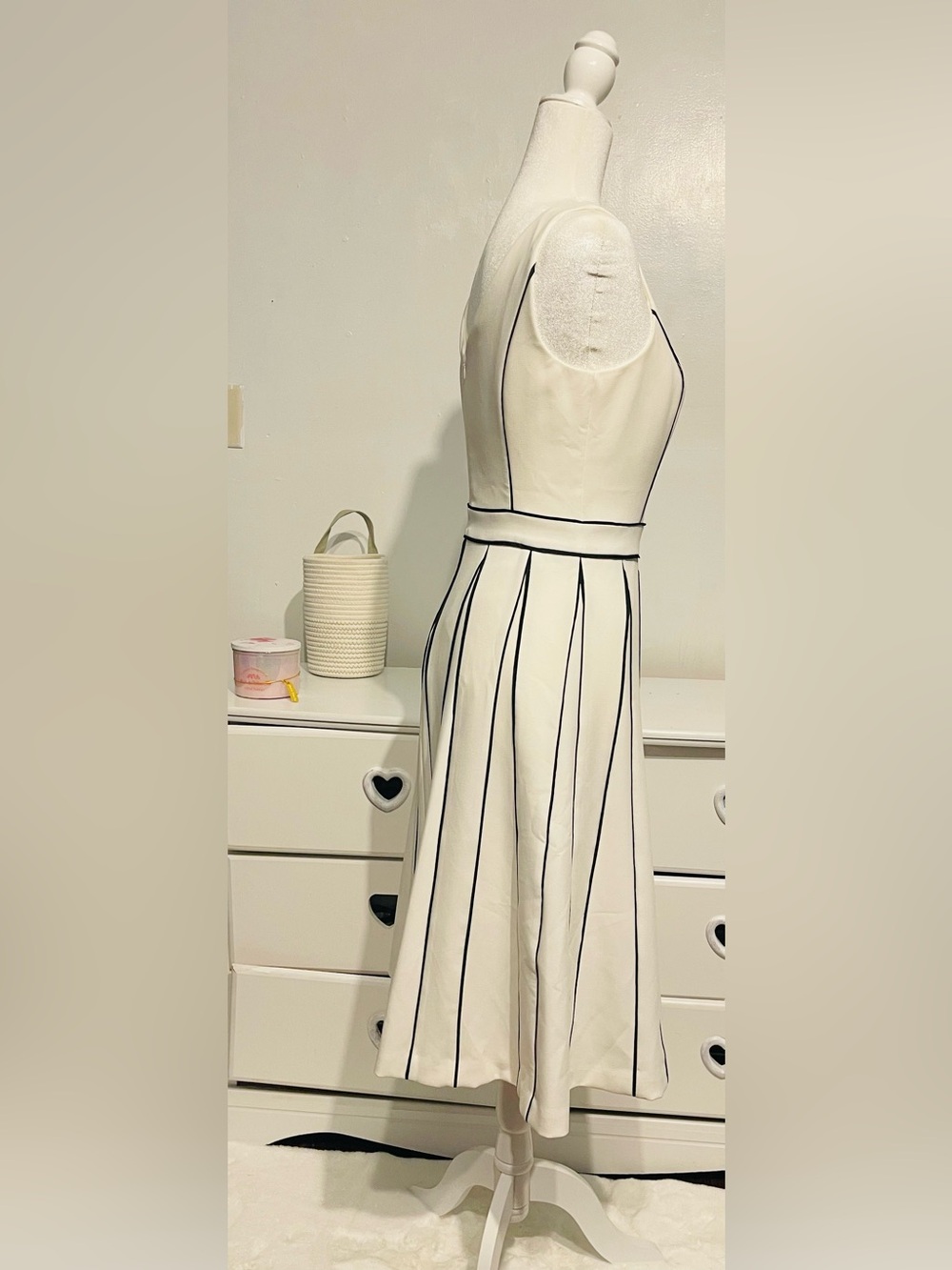 Withe house black market elegant Cream A-Line Dress with Contrast Piping size 2 - Picture 5 of 13